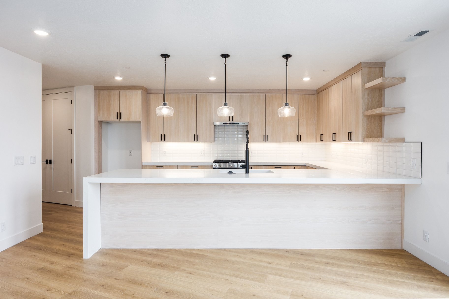  Newly Released Penthouse-Style Living in The Heart of Holladay Village - 物件實景