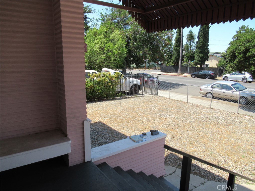 Los Angeles, California, 90018, United States, 4 Bedrooms Bedrooms, ,2 BathroomsBathrooms,Residential,For Sale,1941625