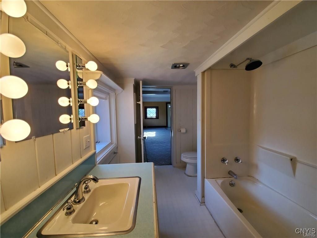 Skaneateles, New York, 13152, United States, 3 Bedrooms Bedrooms, ,2 BathroomsBathrooms,Residential,For Sale,1988278