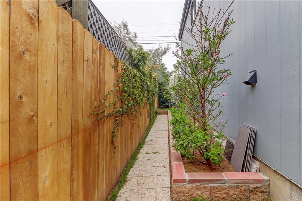 Los ANgeles, California, 90004, United States, 5 Bedrooms Bedrooms, ,2 BathroomsBathrooms,Residential,For Sale,1756474
