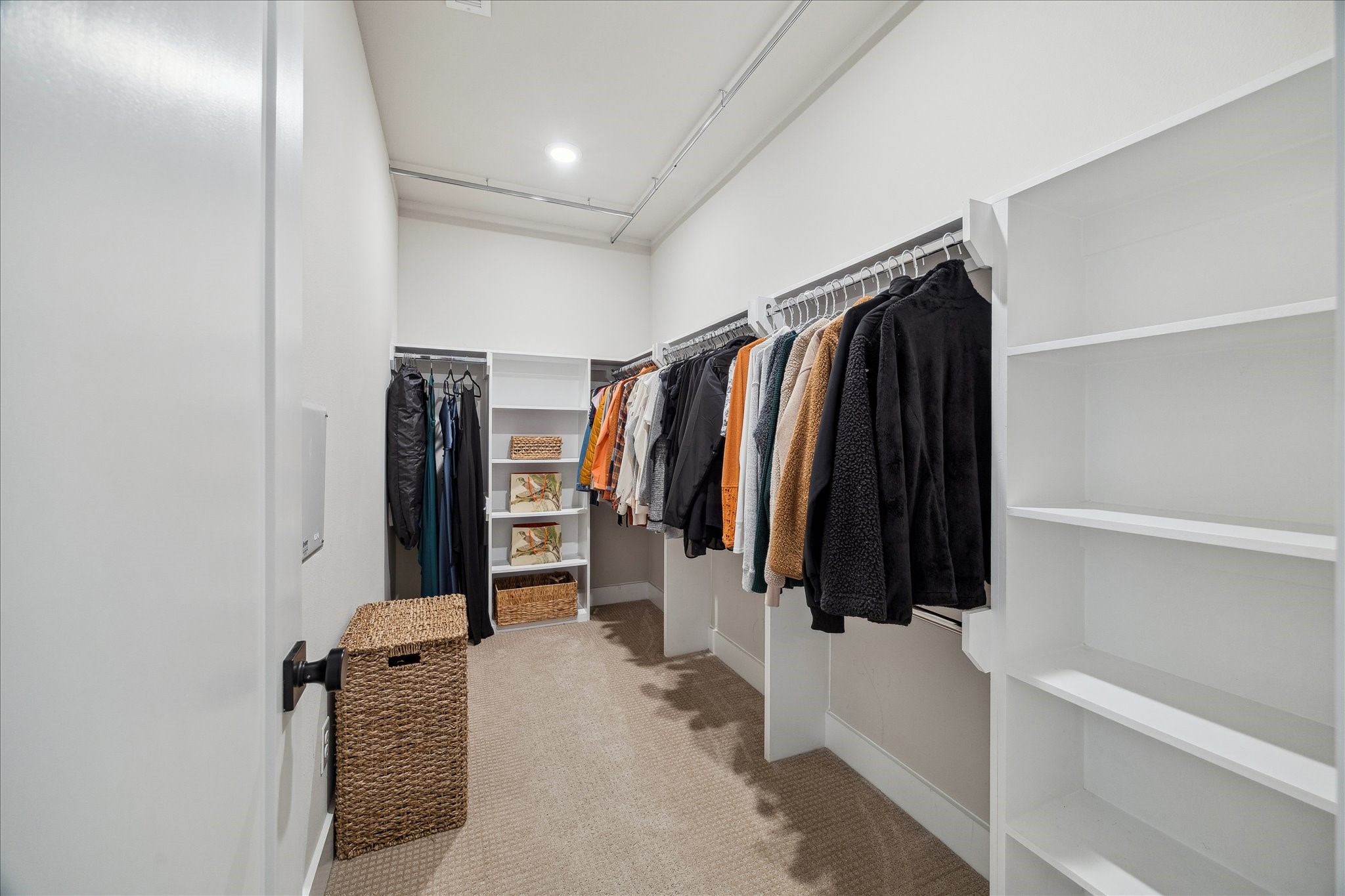  5818 Francis Oak Place - 物件實景