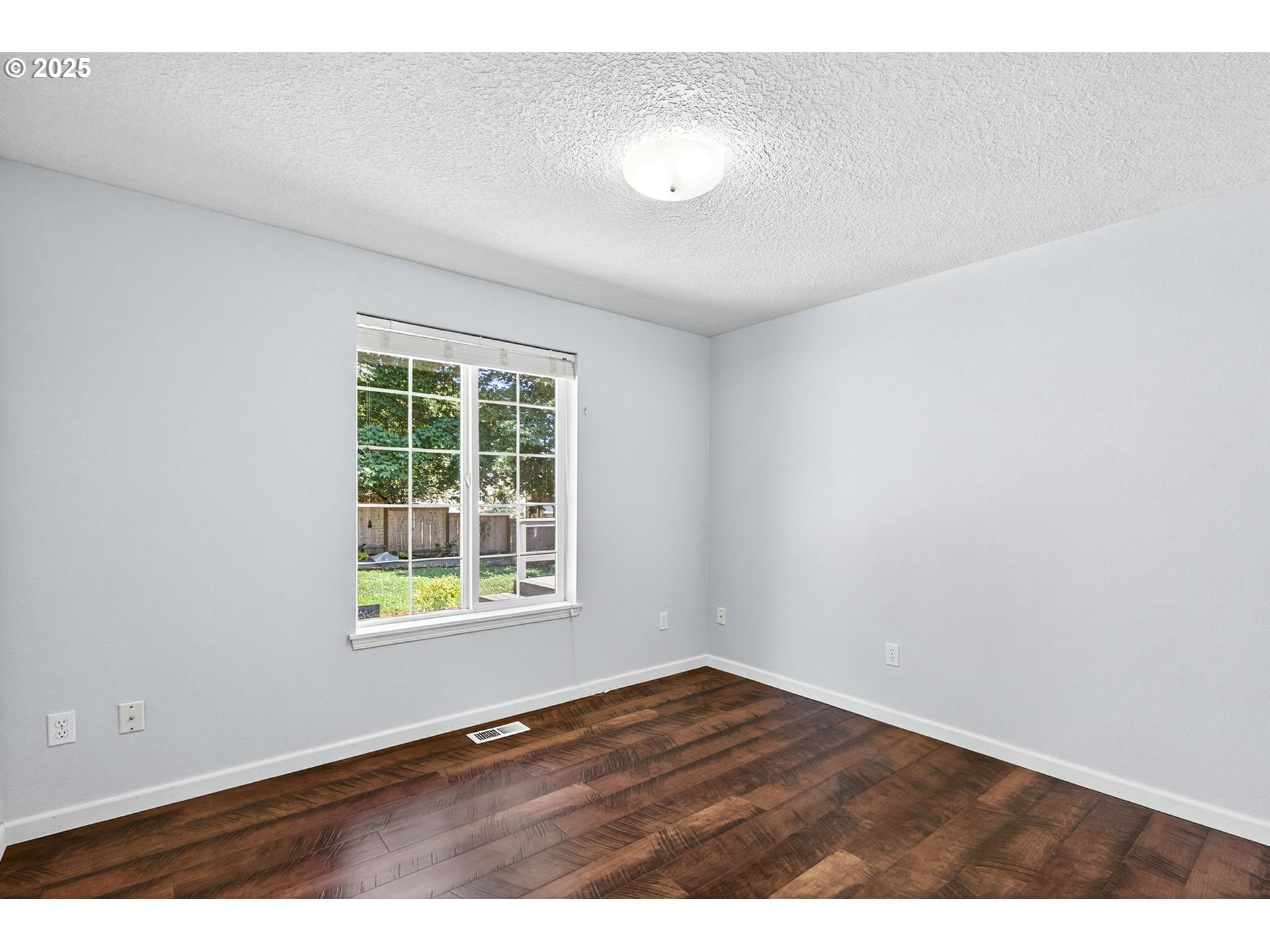 Dundee, Oregon, 97115, United States, 3 Bedrooms Bedrooms, ,2 BathroomsBathrooms,Residential,For Sale,1903917