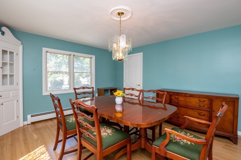Salem, Massachusetts, 01970, United States, 2 Bedrooms Bedrooms, ,2 BathroomsBathrooms,Residential,For Sale,1944835