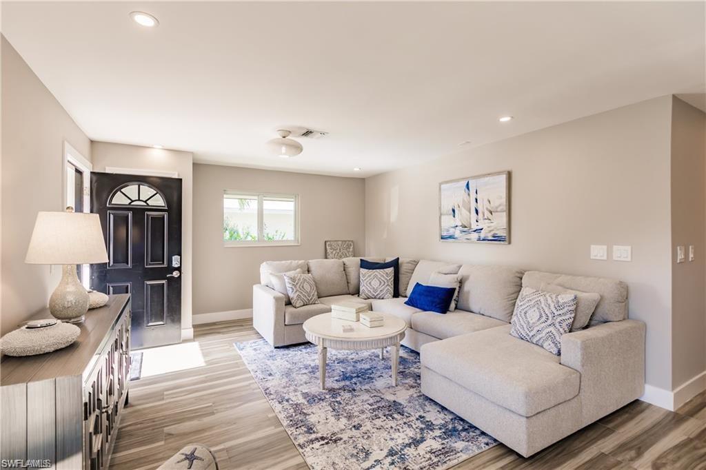 NAPLES, Florida, 34102, United States, 2 Bedrooms Bedrooms, ,2 BathroomsBathrooms,Residential,For Sale,1981542