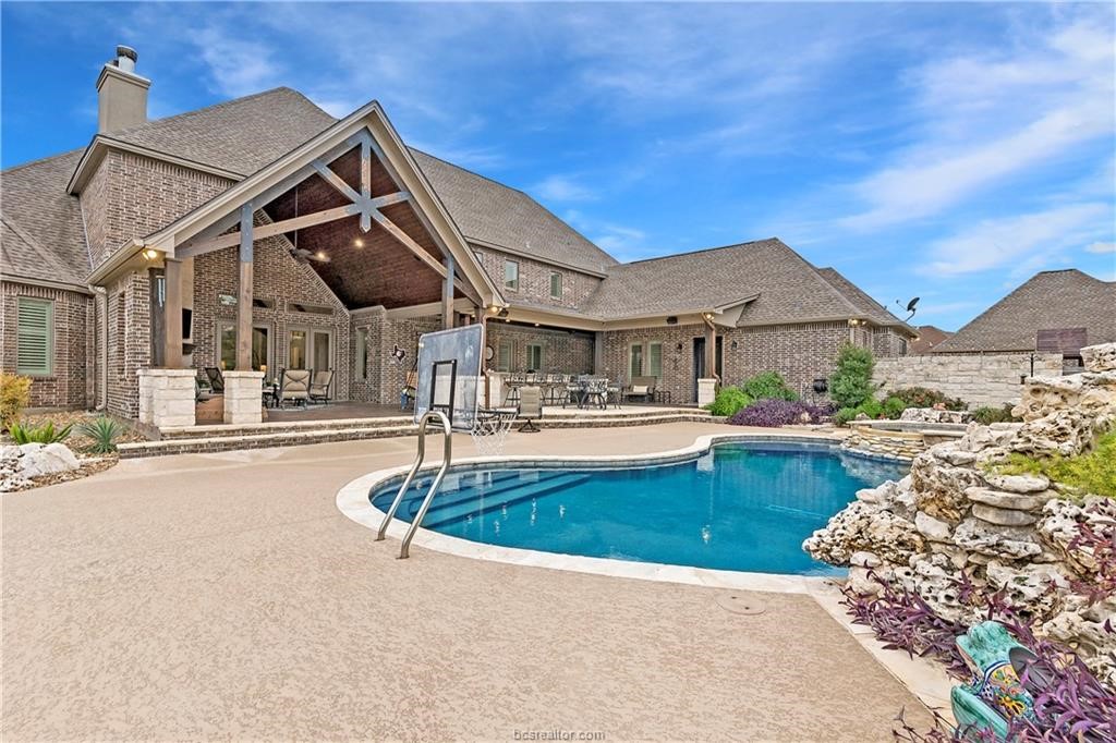 College Station, Texas, 77845, United States, 6 Bedrooms Bedrooms, ,7 BathroomsBathrooms,Residential,For Sale,2000779