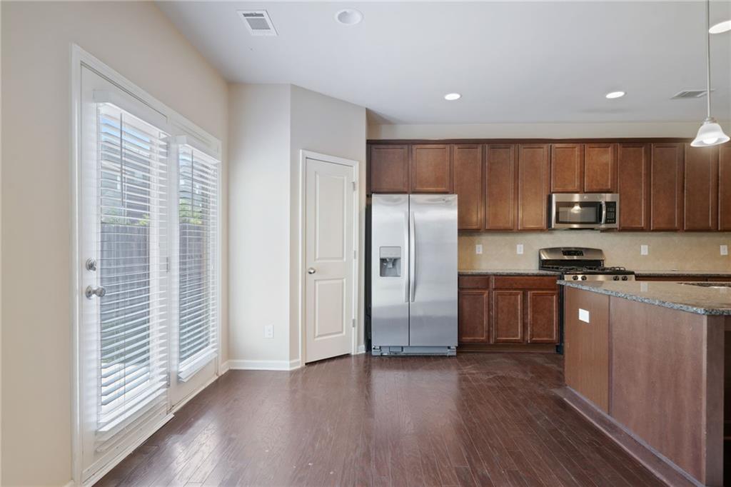 Cumming, Georgia, 30040, United States, 5 Bedrooms Bedrooms, ,4 BathroomsBathrooms,Residential,For Sale,1979728