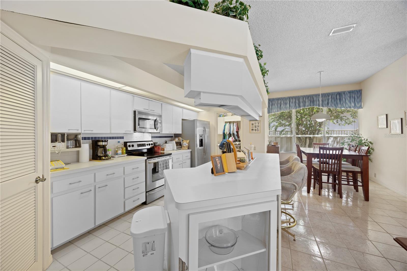 Oviedo, Florida, 32765, United States, 3 Bedrooms Bedrooms, ,3 BathroomsBathrooms,Residential,For Sale,1980040