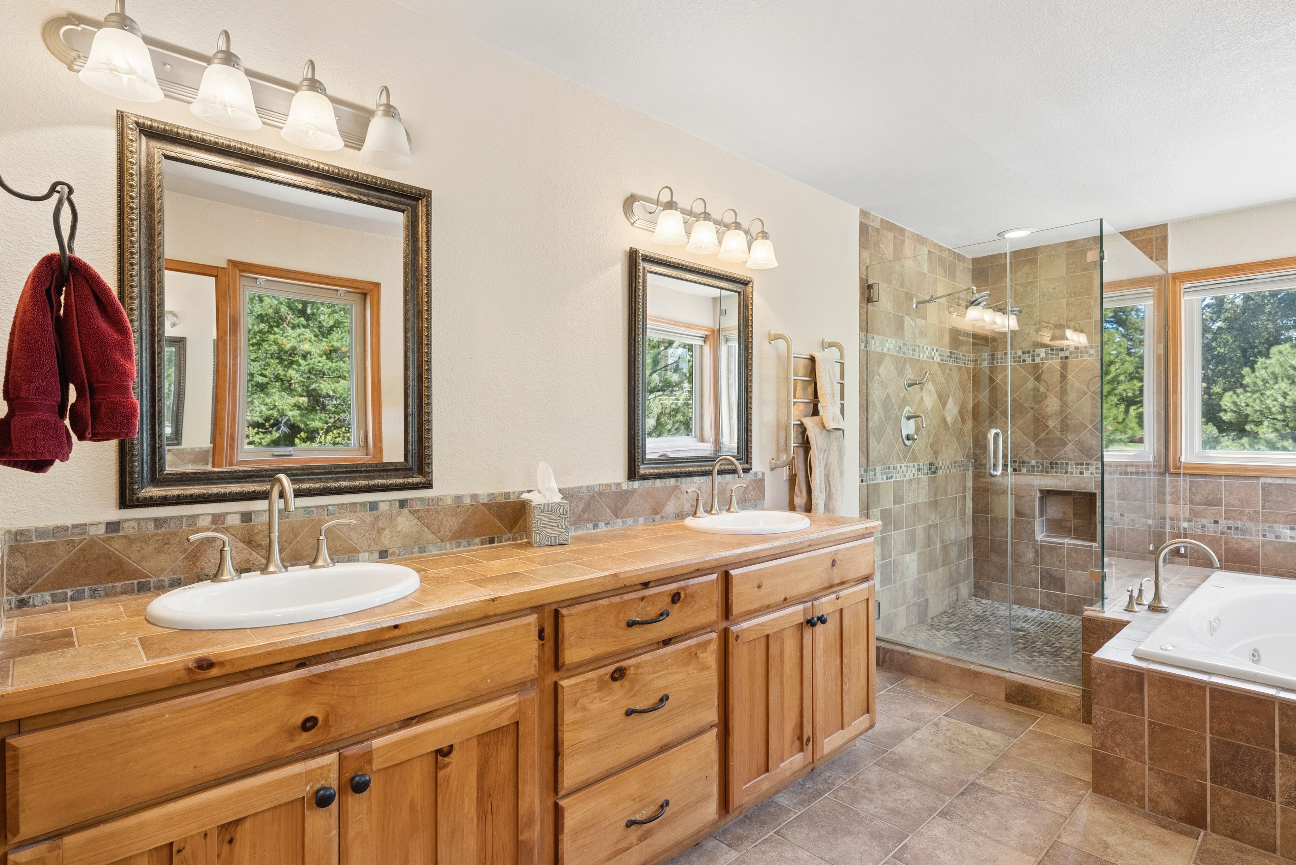  Comfort, Versatility & Evergreen Living - 物件實景