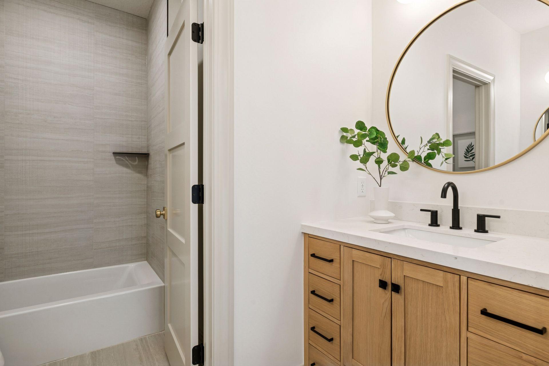 Saint Paul, Minnesota, 55105, United States, 5 Bedrooms Bedrooms, ,4 BathroomsBathrooms,Residential,For Sale,1989282