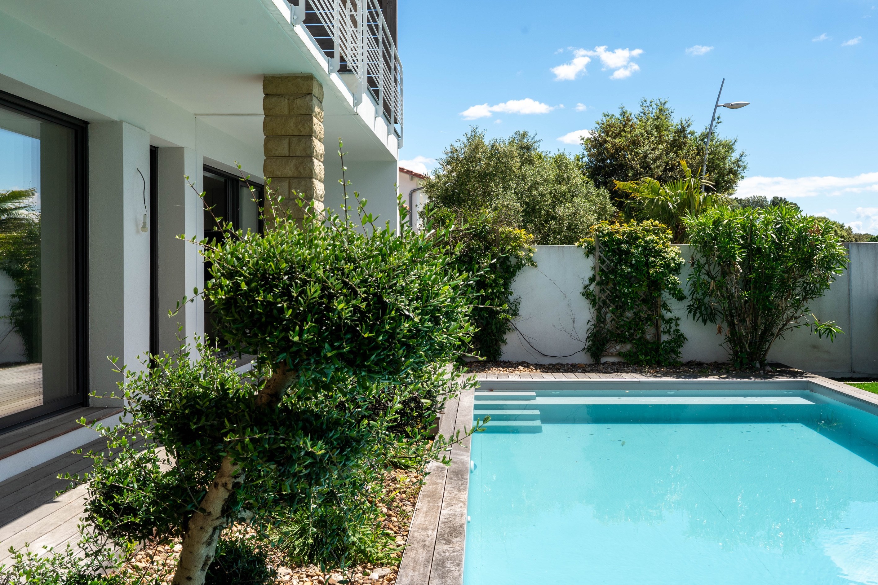  Vaux-sur-Mer – Beautifully Renovated Contemporary Villa with Sea View Glimpse - 物件實景