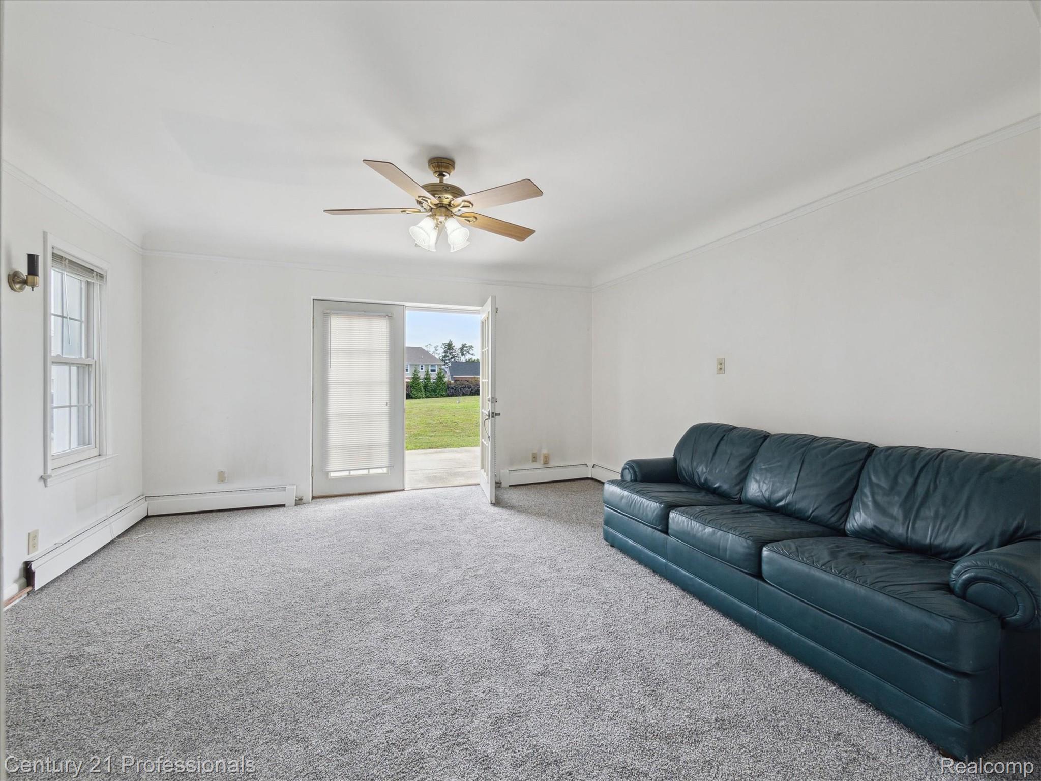 FarmingtonHills, Michigan, 48167, United States, 4 Bedrooms Bedrooms, ,4 BathroomsBathrooms,Residential,For Sale,1895323