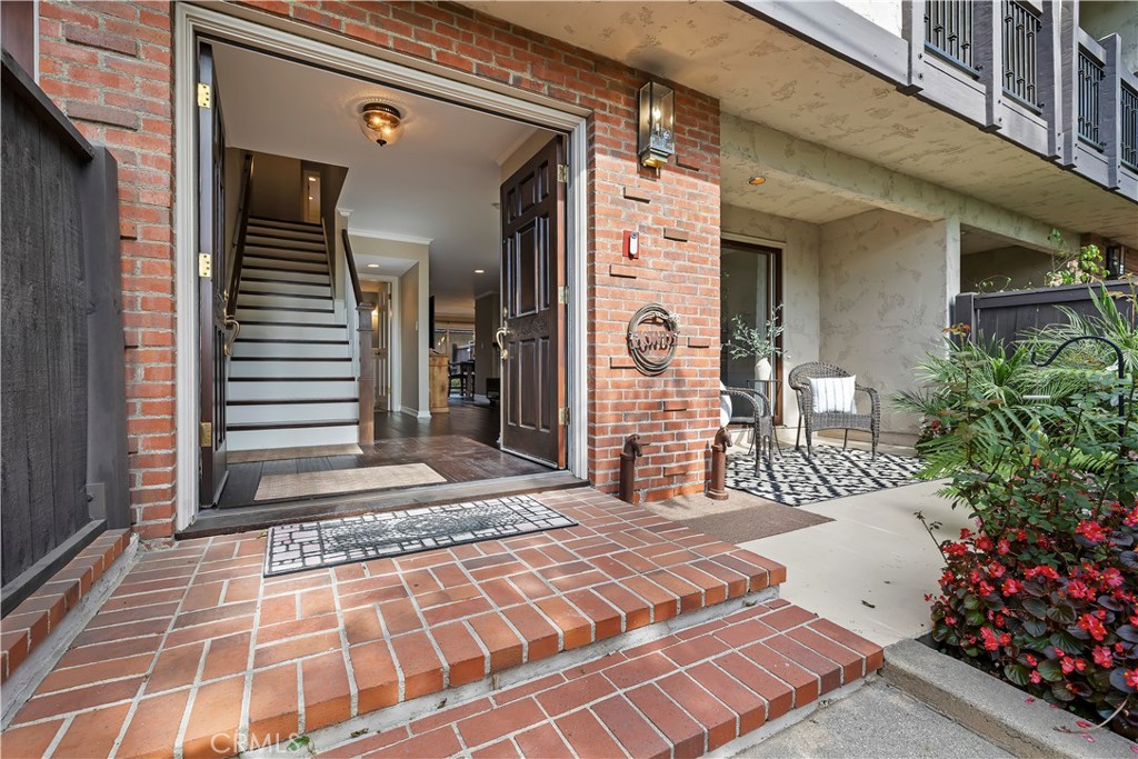 Sierra Madre, California, 91024, United States, 2 Bedrooms Bedrooms, ,3 BathroomsBathrooms,Residential,For Sale,1992859