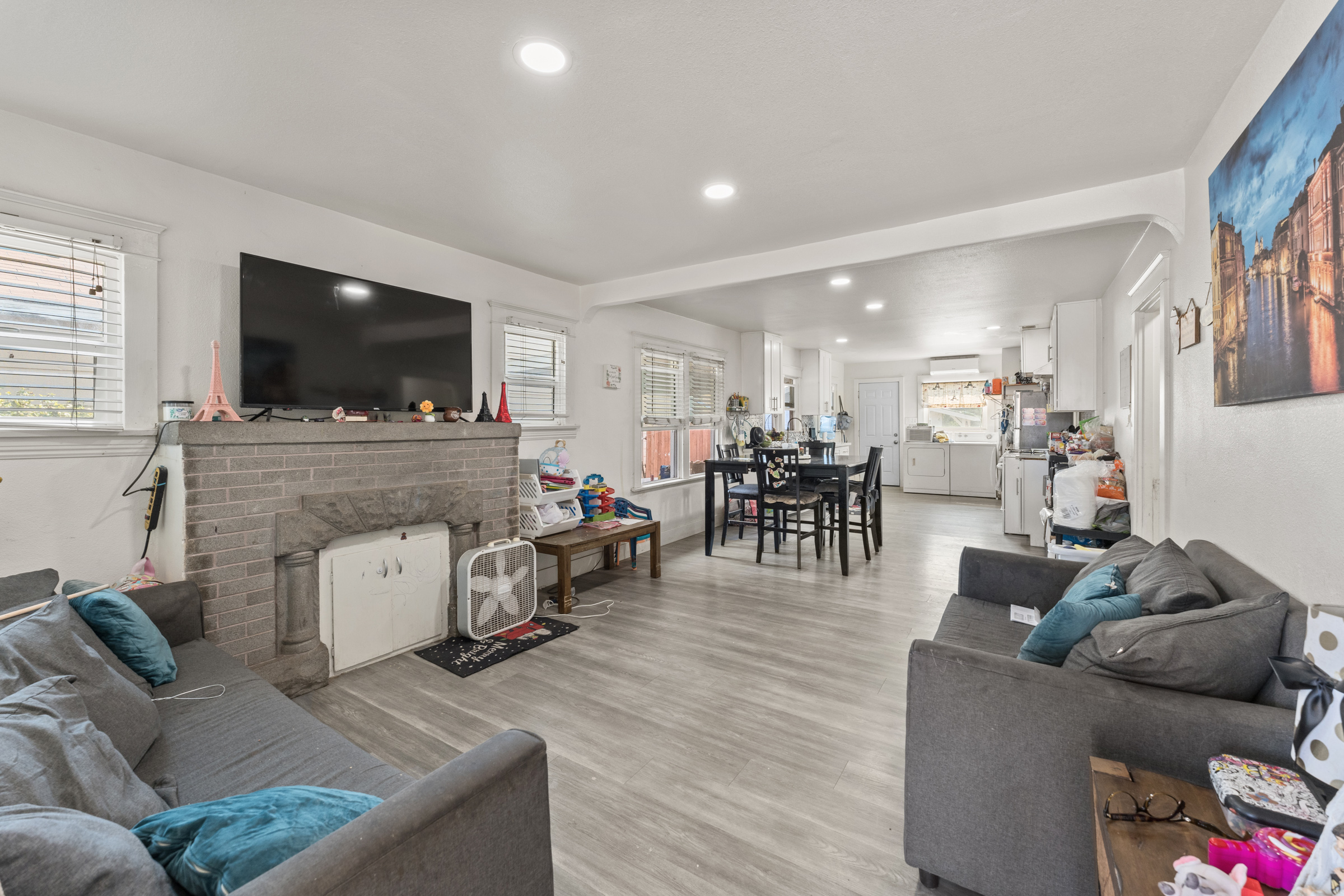 San Bernardino, California, 92405, United States, 3 Bedrooms Bedrooms, ,1 BathroomBathrooms,Residential,For Sale,1982990