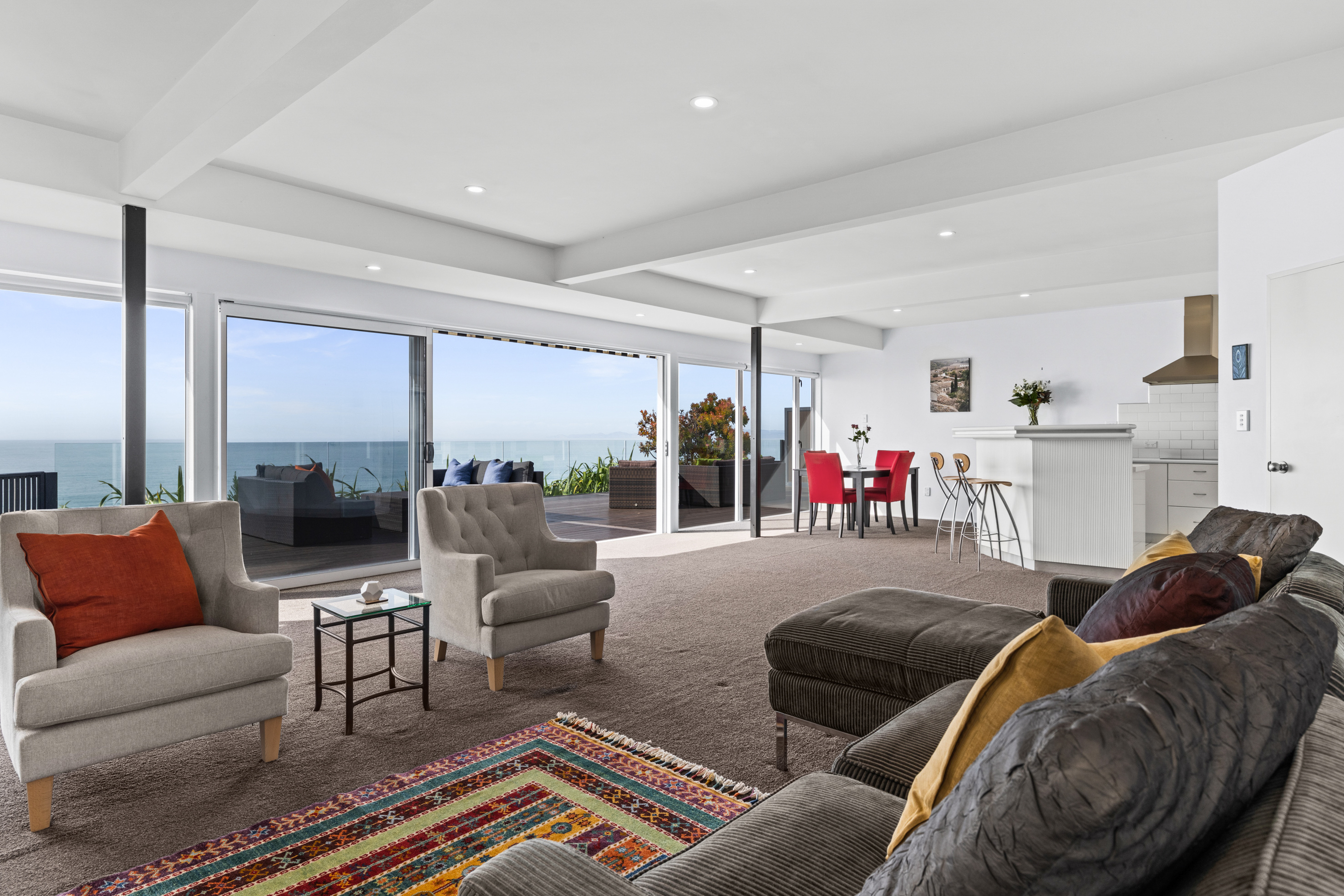  Outstanding Buying on Bluff Hill - 物件實景