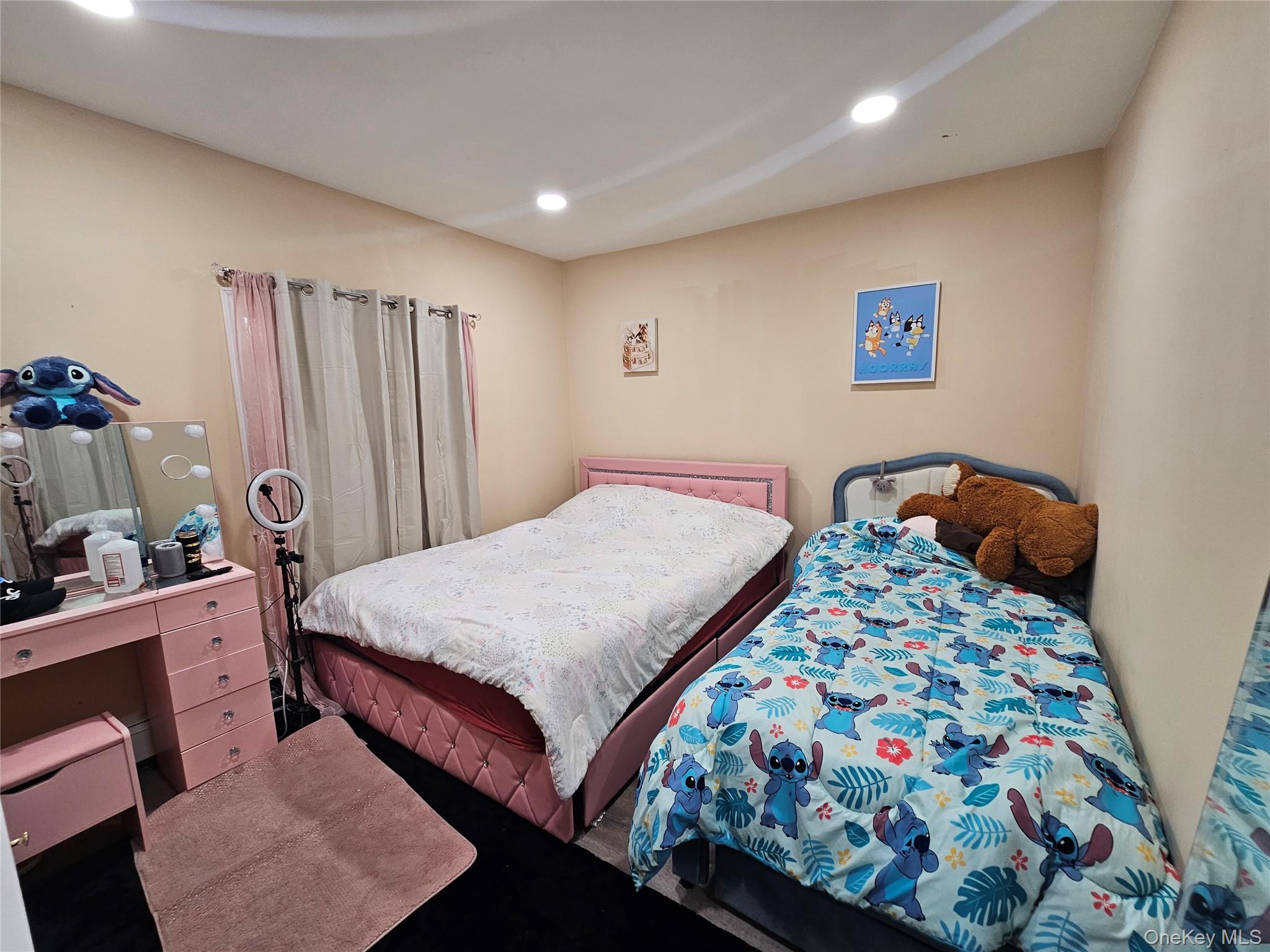 Copiague, New York, 11726, United States, 7 Bedrooms Bedrooms, ,3 BathroomsBathrooms,Residential,For Sale,2049033