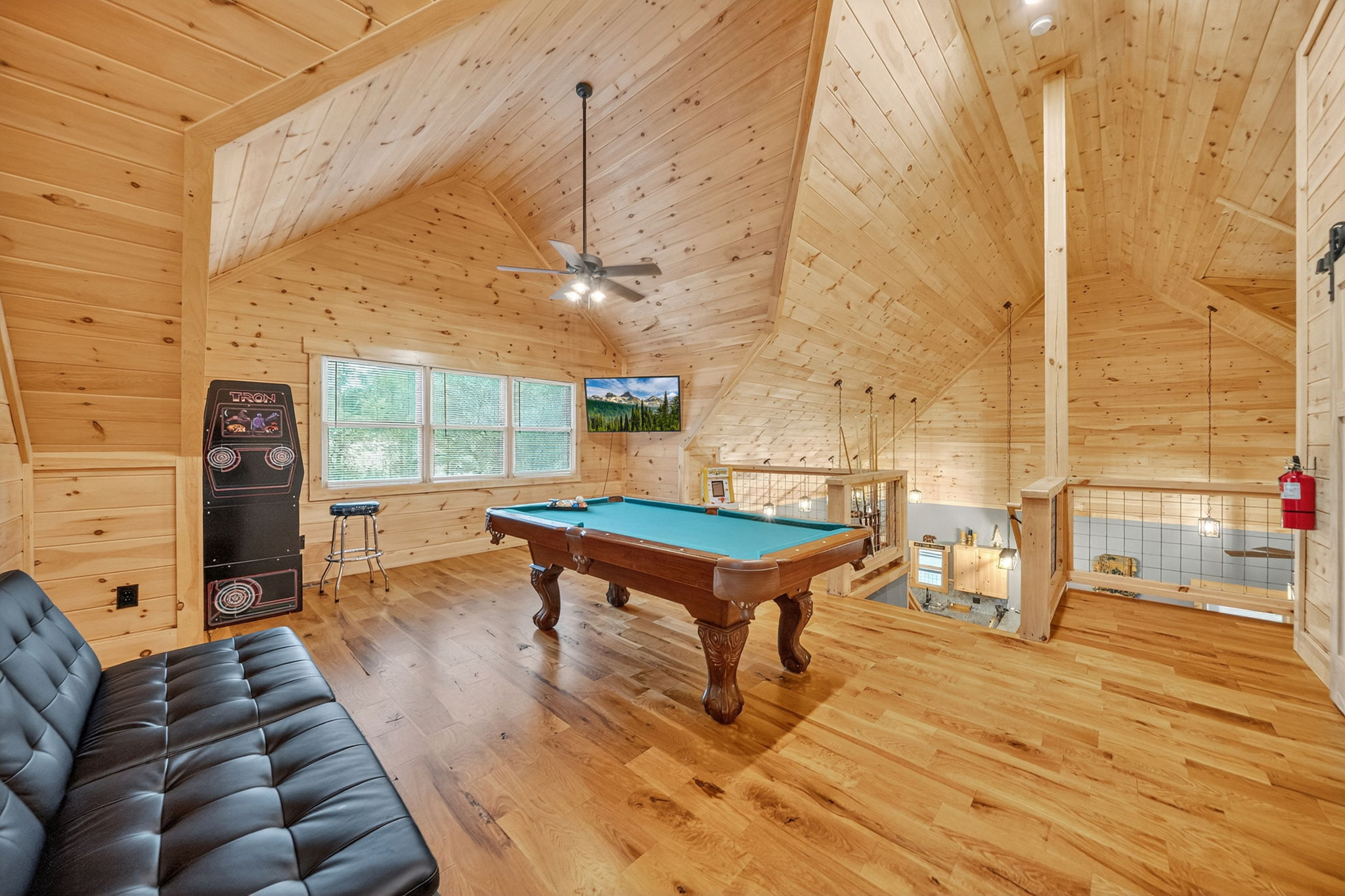 Sevierville, Tennessee, 37862, United States, 4 Bedrooms Bedrooms, ,6 BathroomsBathrooms,Residential,For Sale,1982838