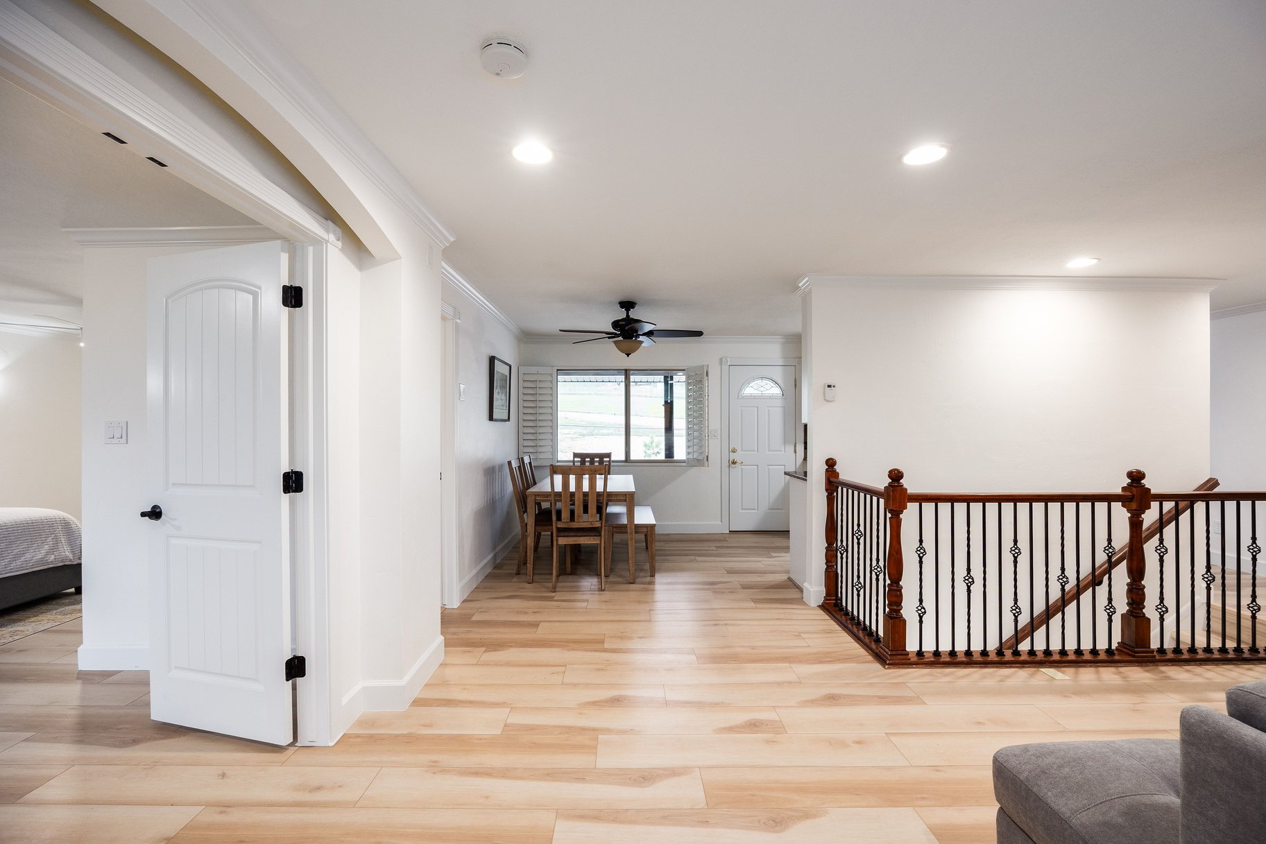  Incredibly Well-Maintained Horse Property with Indoor Arena & Views - 物件實景
