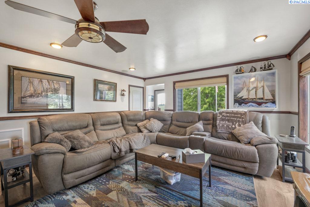 Tekoa, Washington, 99033, United States, 4 Bedrooms Bedrooms, ,2 BathroomsBathrooms,Residential,For Sale,1847399