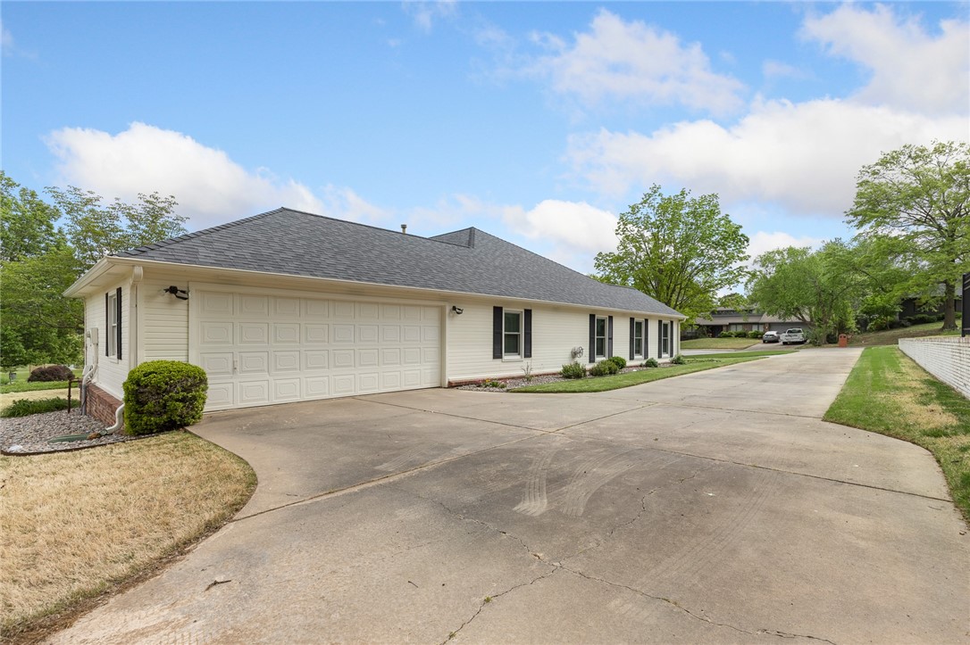 Springdale, Arkansas, 72764, United States, 4 Bedrooms Bedrooms, ,3 BathroomsBathrooms,Residential,For Sale,1804619
