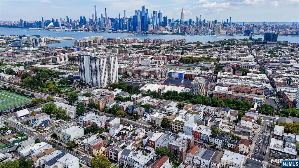 Jersey City, New Jersey, 07307, United States, 3 Bedrooms Bedrooms, ,2 BathroomsBathrooms,Residential,For Sale,1947058