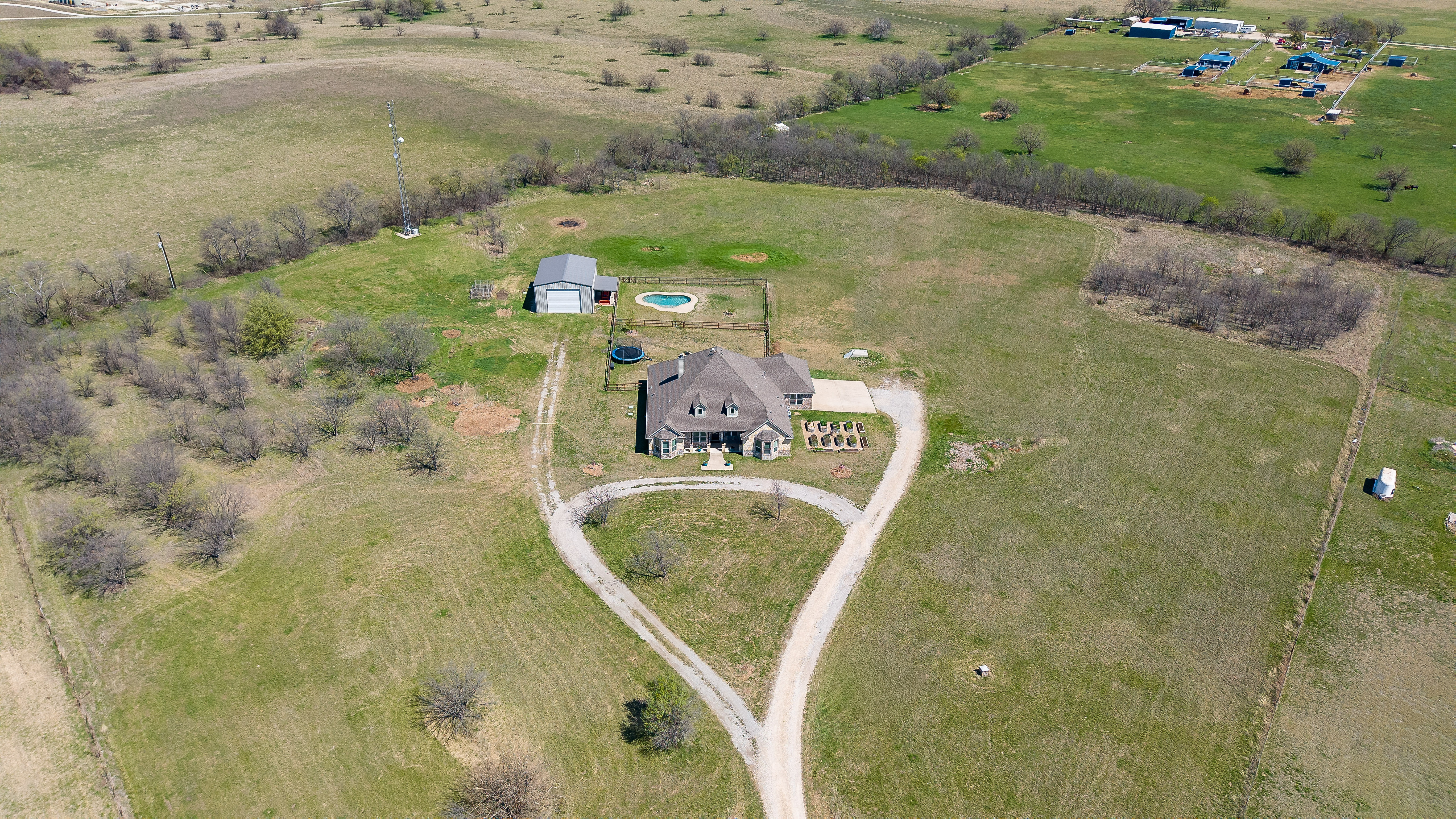  8.53-Acre Homestead With No HOA in Justin, Texas - 物件實景