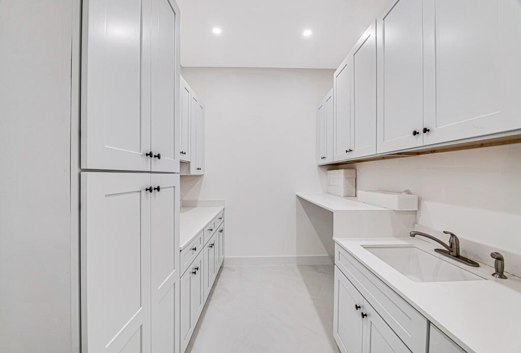 Palm Springs, Florida, 33461, United States, 4 Bedrooms Bedrooms, ,5 BathroomsBathrooms,Residential,For Sale,1835597