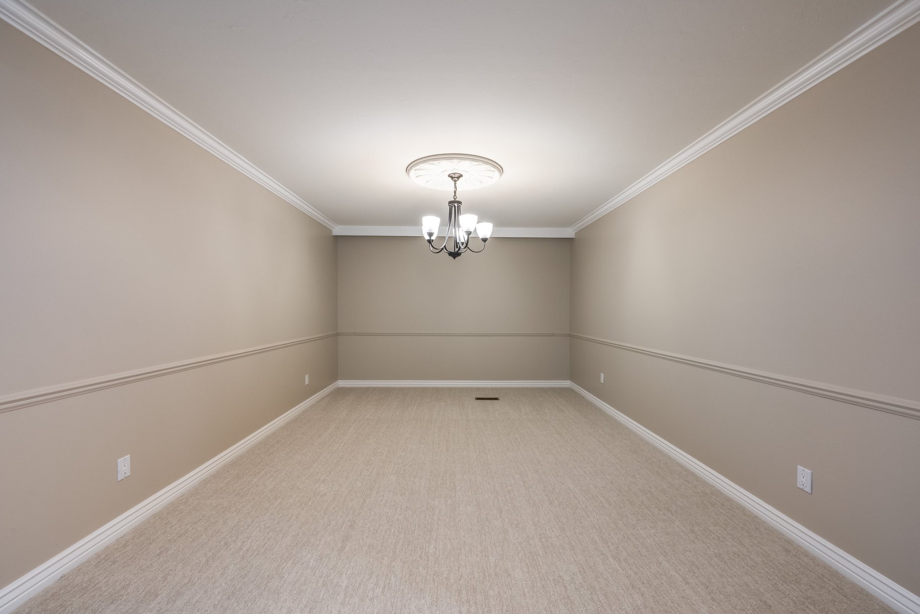  Updated Sandy Home With One of a Kind Location With Unobstructed Mountain Views - 物件實景
