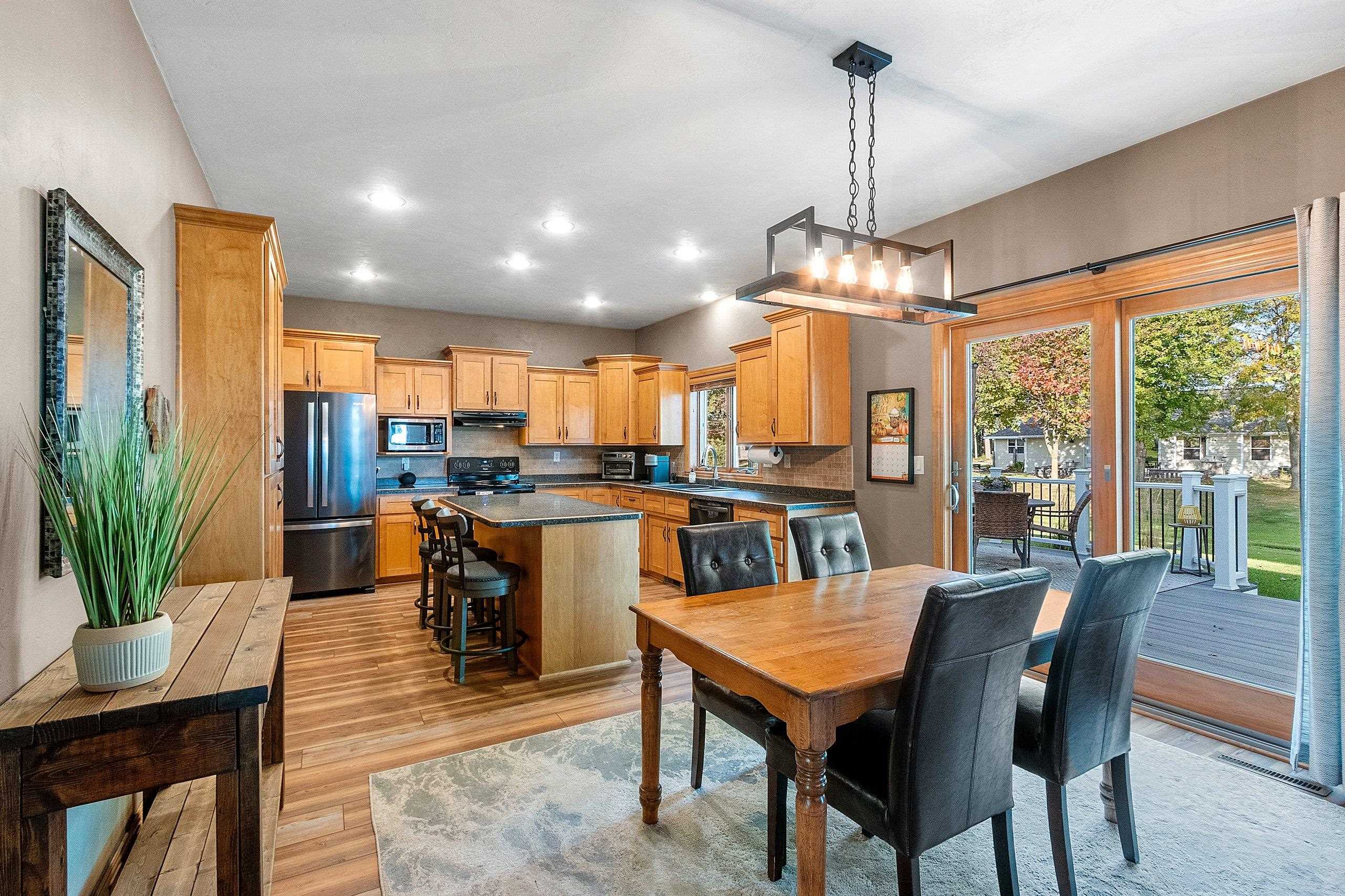 APPLETON, Wisconsin, 54913, United States, 4 Bedrooms Bedrooms, ,3 BathroomsBathrooms,Residential,For Sale,1960996