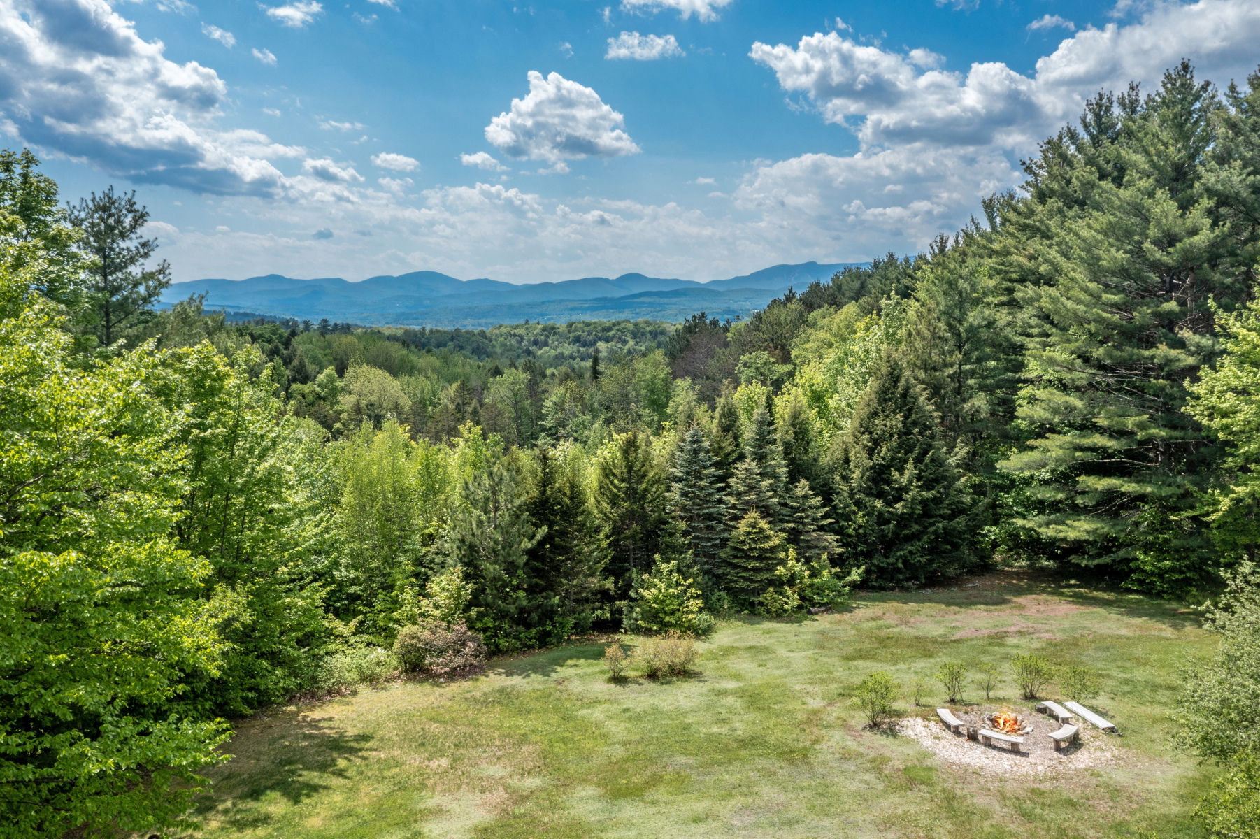  2206 Elmore Mountain Road - 物件實景