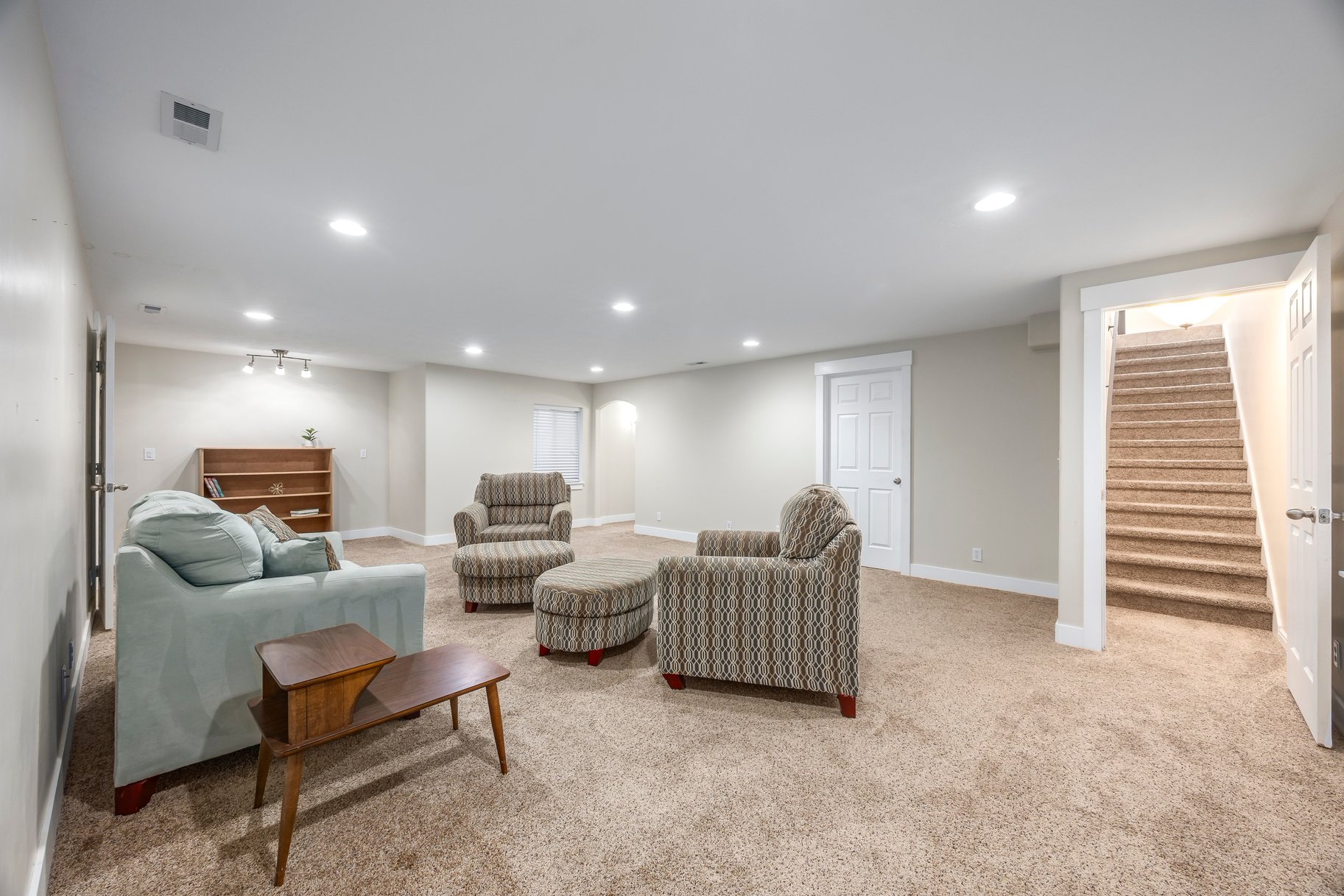  Designed for Easy Living, Upstairs & Down - 物件實景
