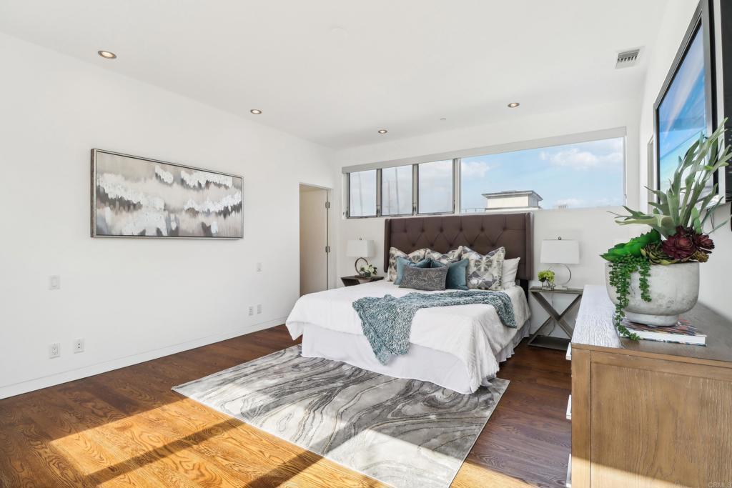 Venice, California, 90291, United States, 4 Bedrooms Bedrooms, ,4 BathroomsBathrooms,Residential,For Sale,1843493
