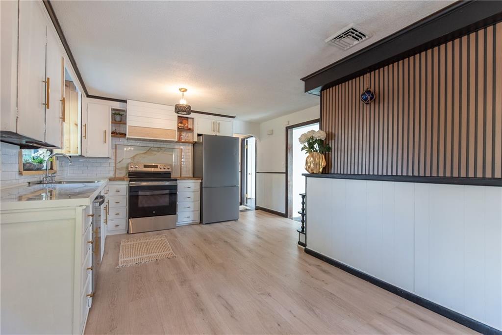 North Attleboro, Massachusetts, 02760, United States, 3 Bedrooms Bedrooms, ,1 BathroomBathrooms,Residential,For Sale,1975317