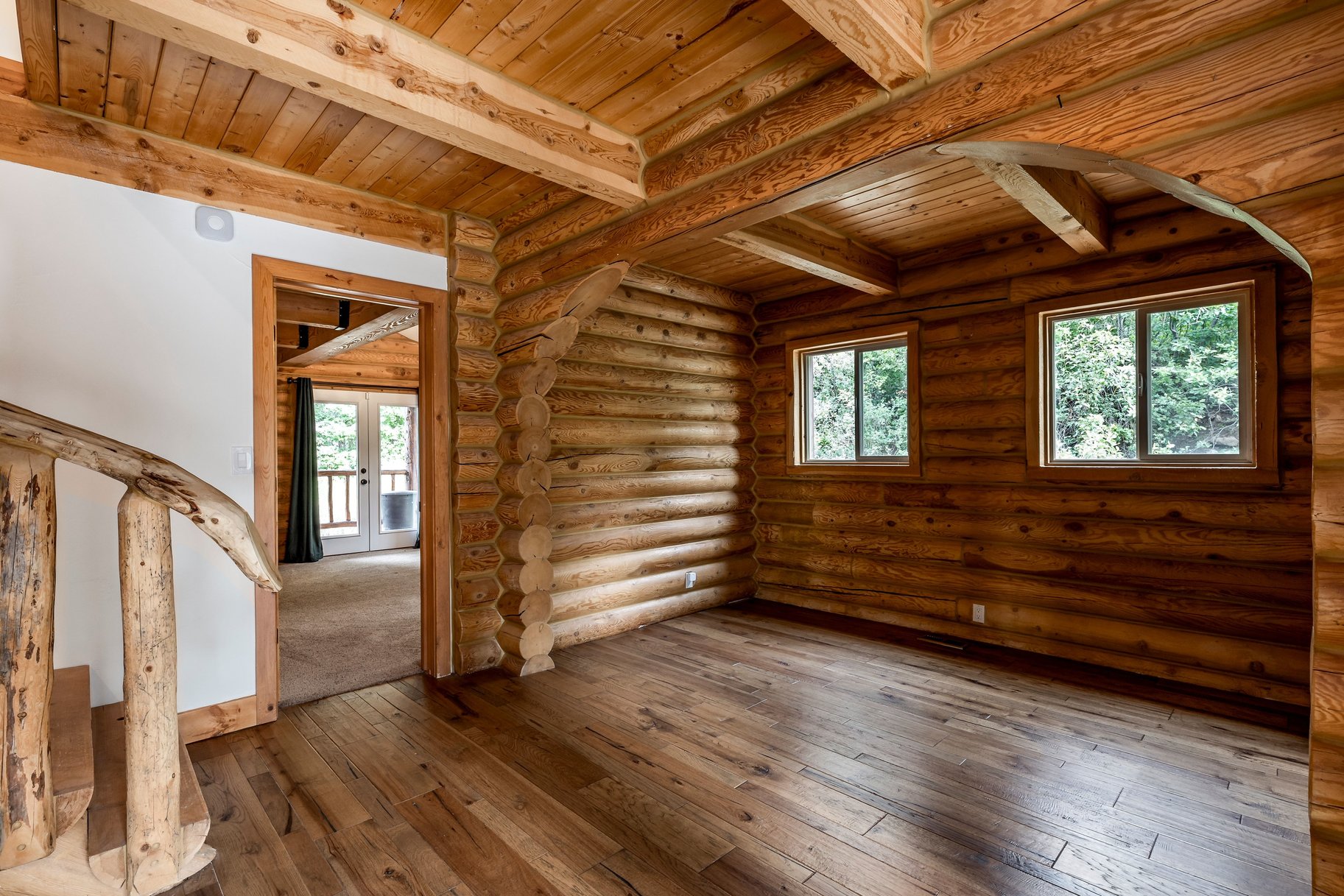  Large Cabin on 1.1 Acres with Scenic Mountain Views - 物件實景