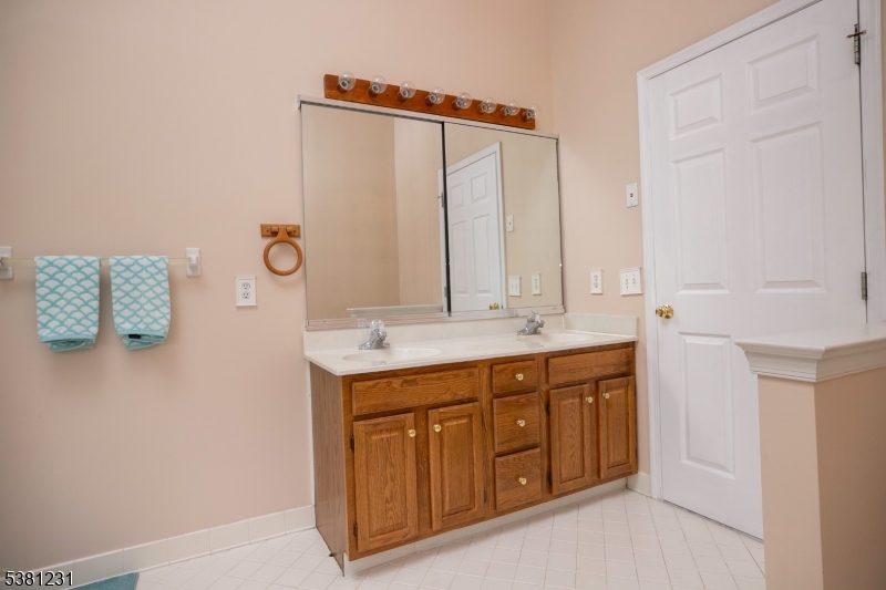 Mount Olive Twp., New Jersey, 07836-4410, United States, 4 Bedrooms Bedrooms, ,3 BathroomsBathrooms,Residential,For Sale,1944608