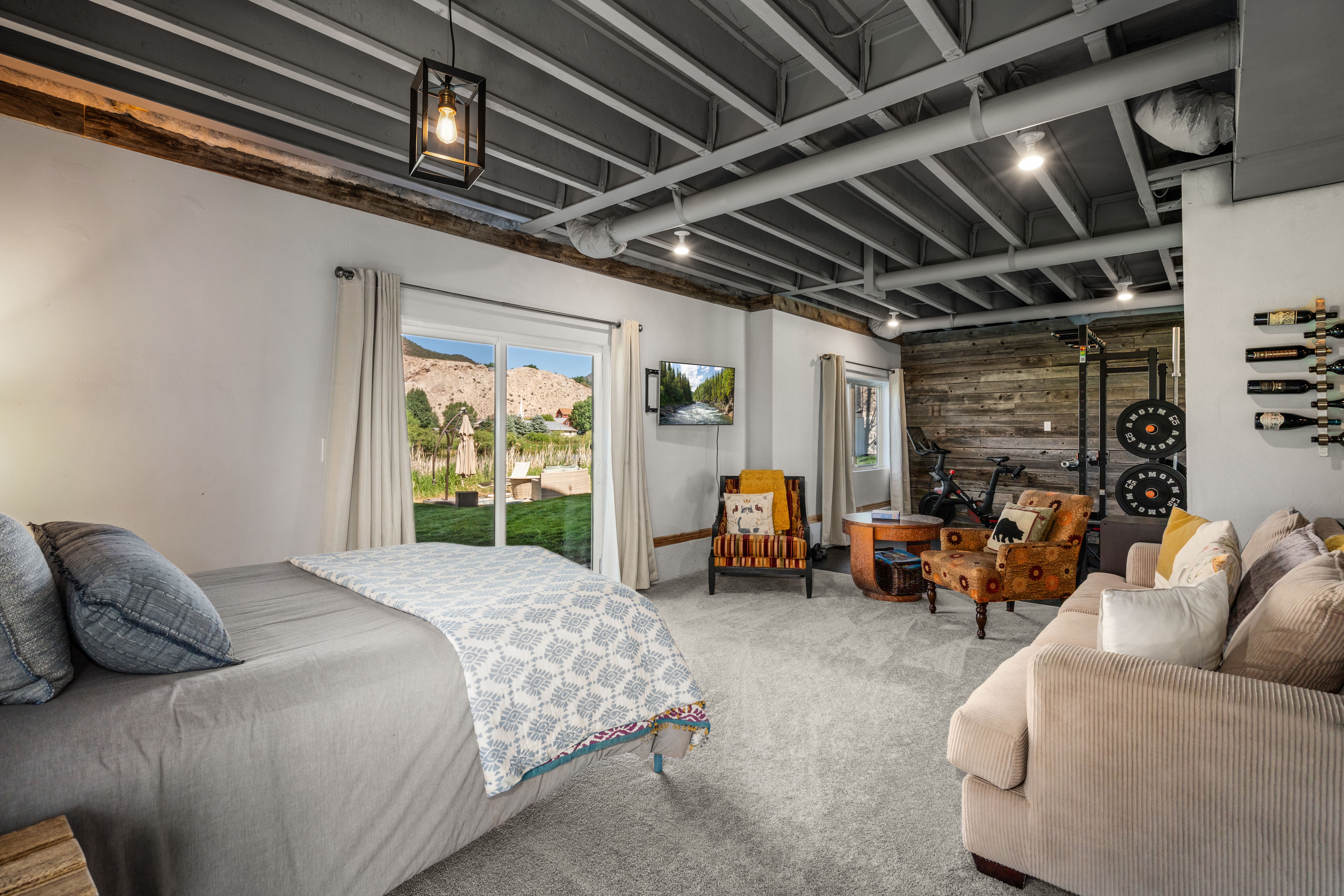  Inviting Home Features Soaring Vaulted Ceilings, Expansive Windows~ - 物件實景