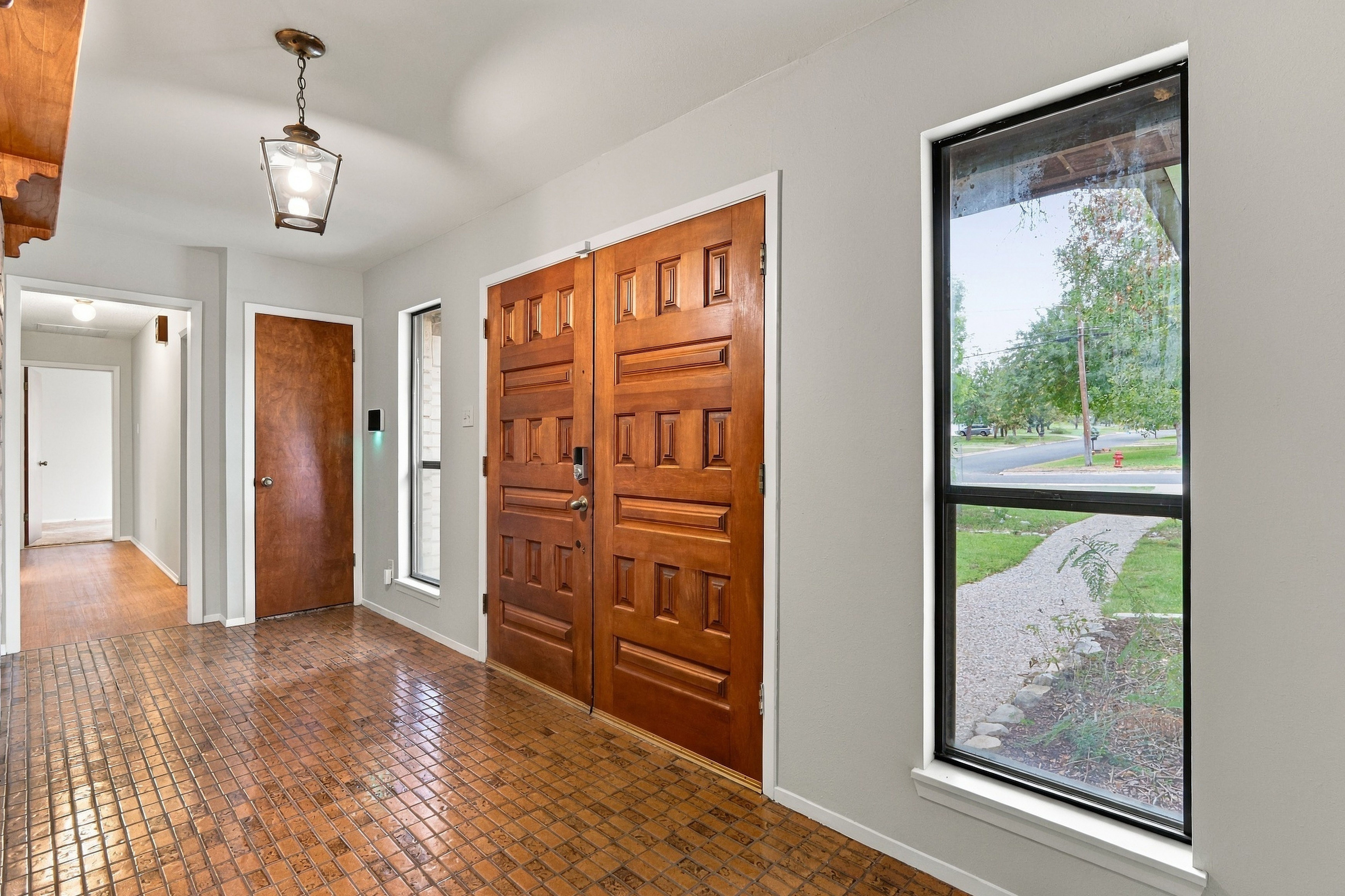  Spacious Living on .33 Acres - 物件實景