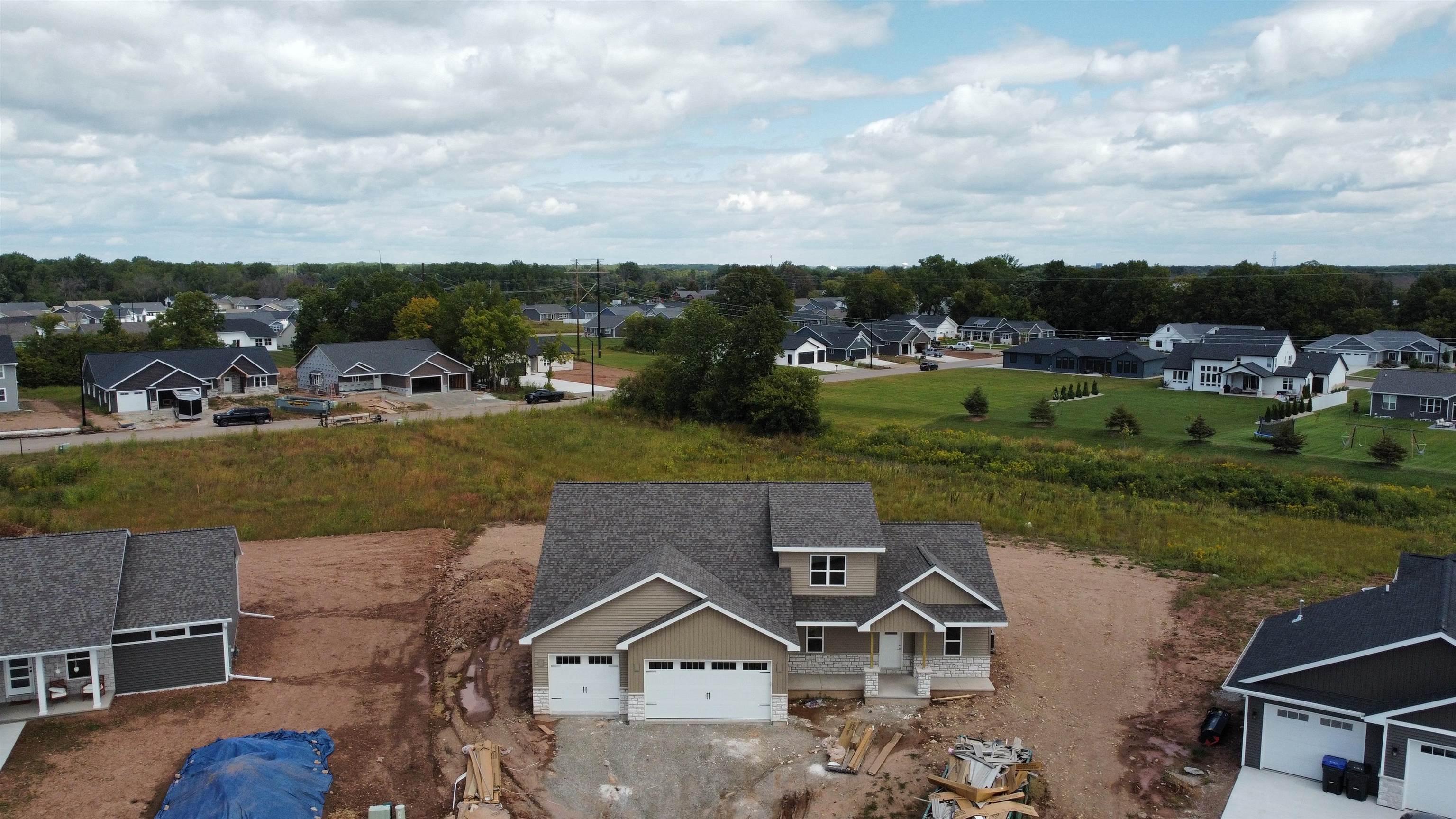 NEENAH, Wisconsin, 54956, United States, 4 Bedrooms Bedrooms, ,3 BathroomsBathrooms,Residential,For Sale,1941791