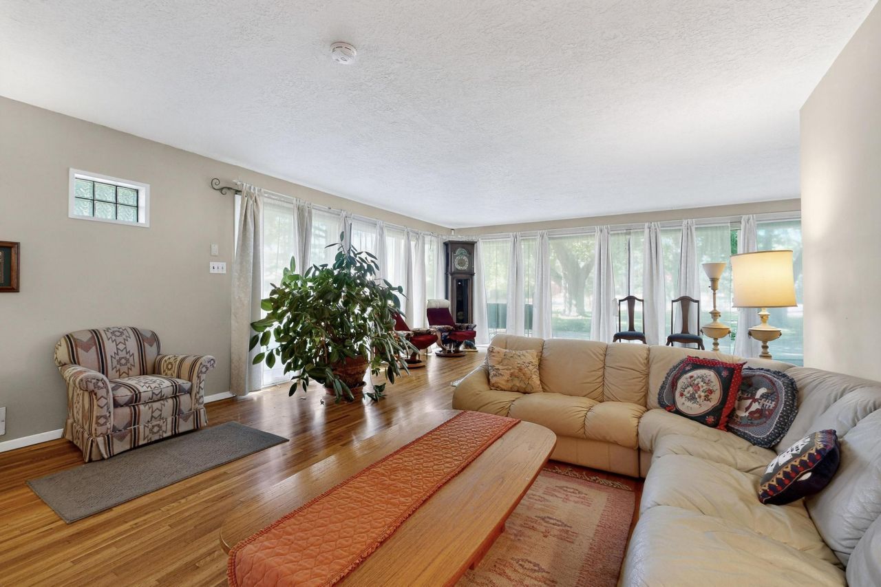 Albuquerque, New Mexico, 87107, United States, 4 Bedrooms Bedrooms, ,3 BathroomsBathrooms,Residential,For Sale,1917384