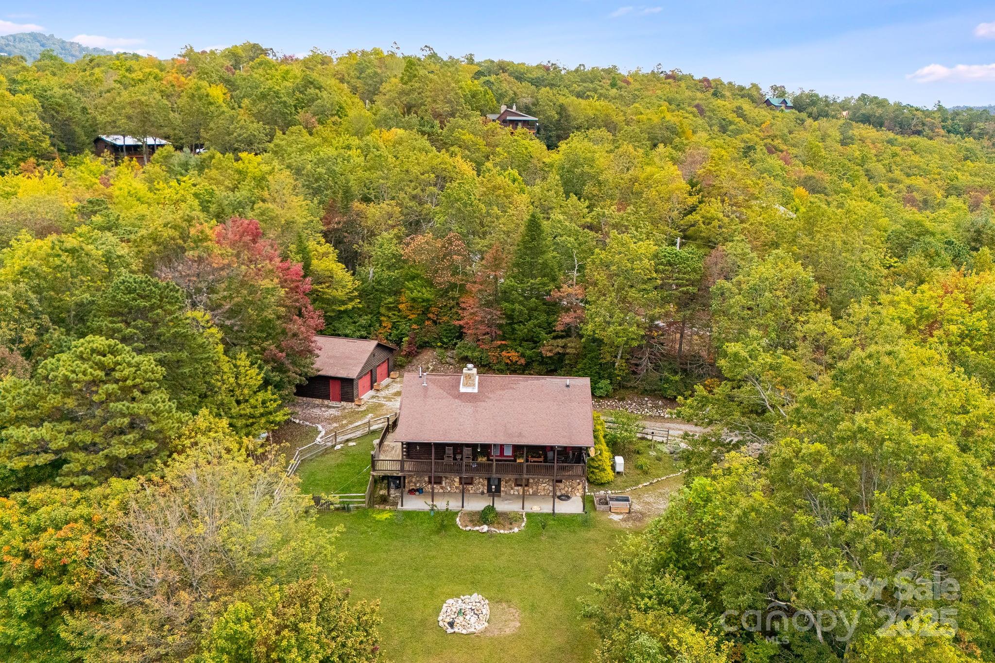 Spruce Pine, North Carolina, 28777, United States, 3 Bedrooms Bedrooms, ,3 BathroomsBathrooms,Residential,For Sale,1991683