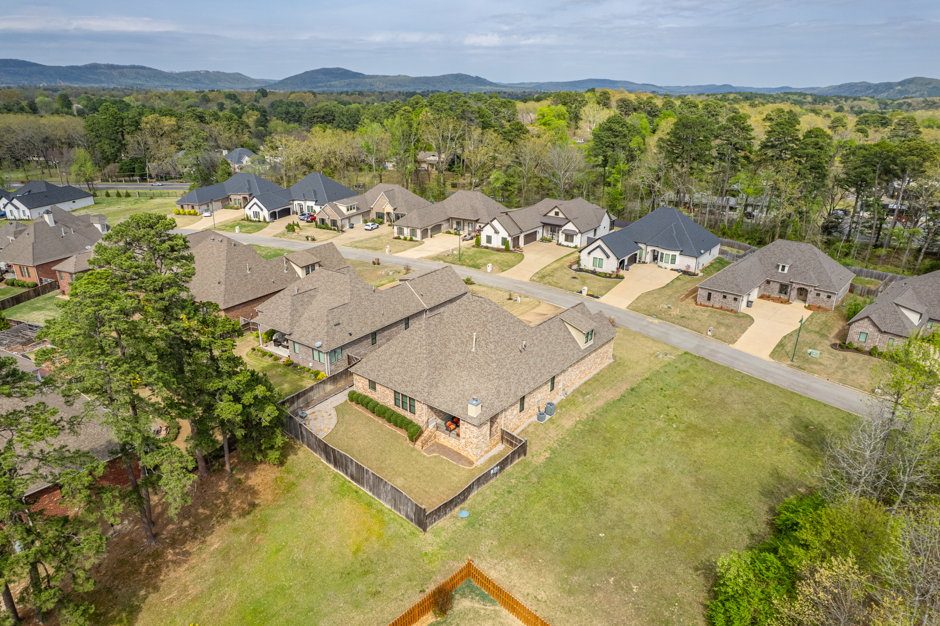 Hot Springs, Arkansas, 71901, United States, 4 Bedrooms Bedrooms, ,4 BathroomsBathrooms,Residential,For Sale,1760165