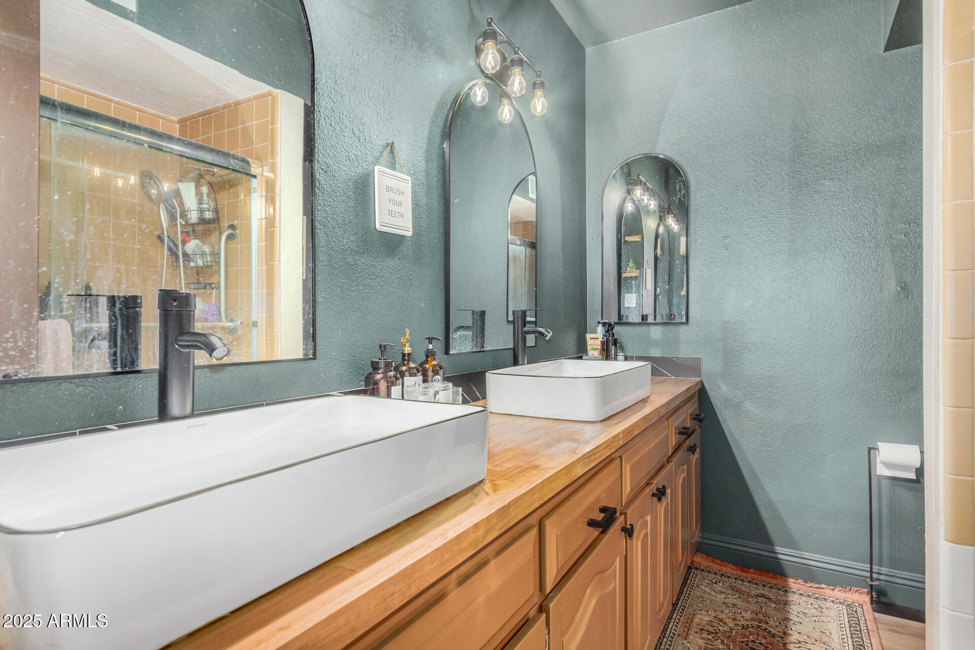 Chandler, Arizona, 85225, United States, 5 Bedrooms Bedrooms, ,2 BathroomsBathrooms,Residential,For Sale,1996628