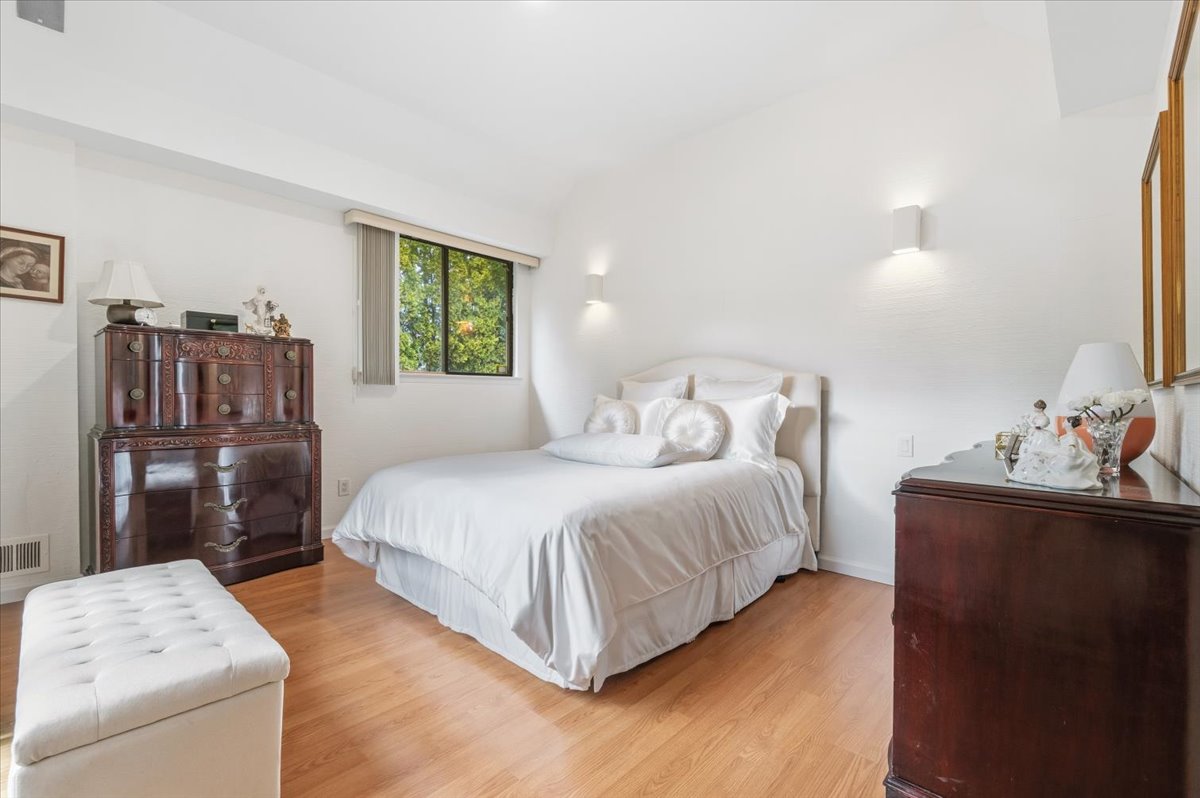 Massapequa Park, New York, 11762, United States, 2 Bedrooms Bedrooms, ,2 BathroomsBathrooms,Residential,For Sale,2008592