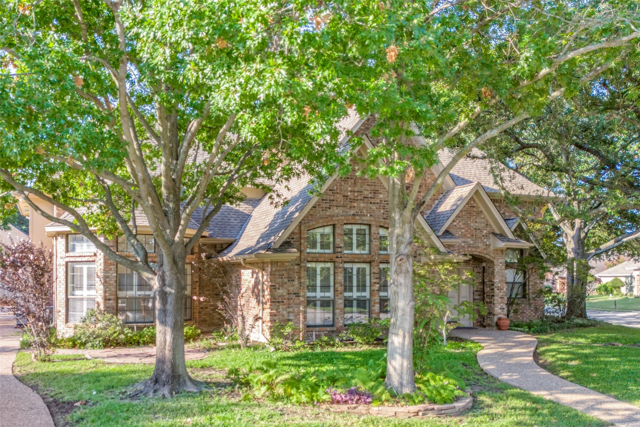 Bedford, Texas, 76021, United States, 5 Bedrooms Bedrooms, ,4 BathroomsBathrooms,Residential,For Sale,1976137