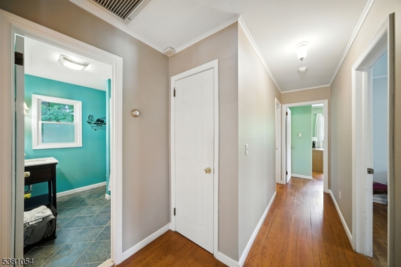 Parsippany-Troy Hills Twp., New Jersey, 07005, United States, 3 Bedrooms Bedrooms, ,2 BathroomsBathrooms,Residential,For Sale,1934343
