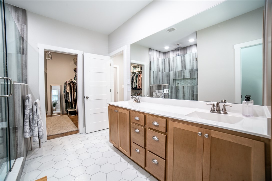 Bella Vista, Arkansas, 72714, United States, 3 Bedrooms Bedrooms, ,3 BathroomsBathrooms,Residential,For Sale,1959156