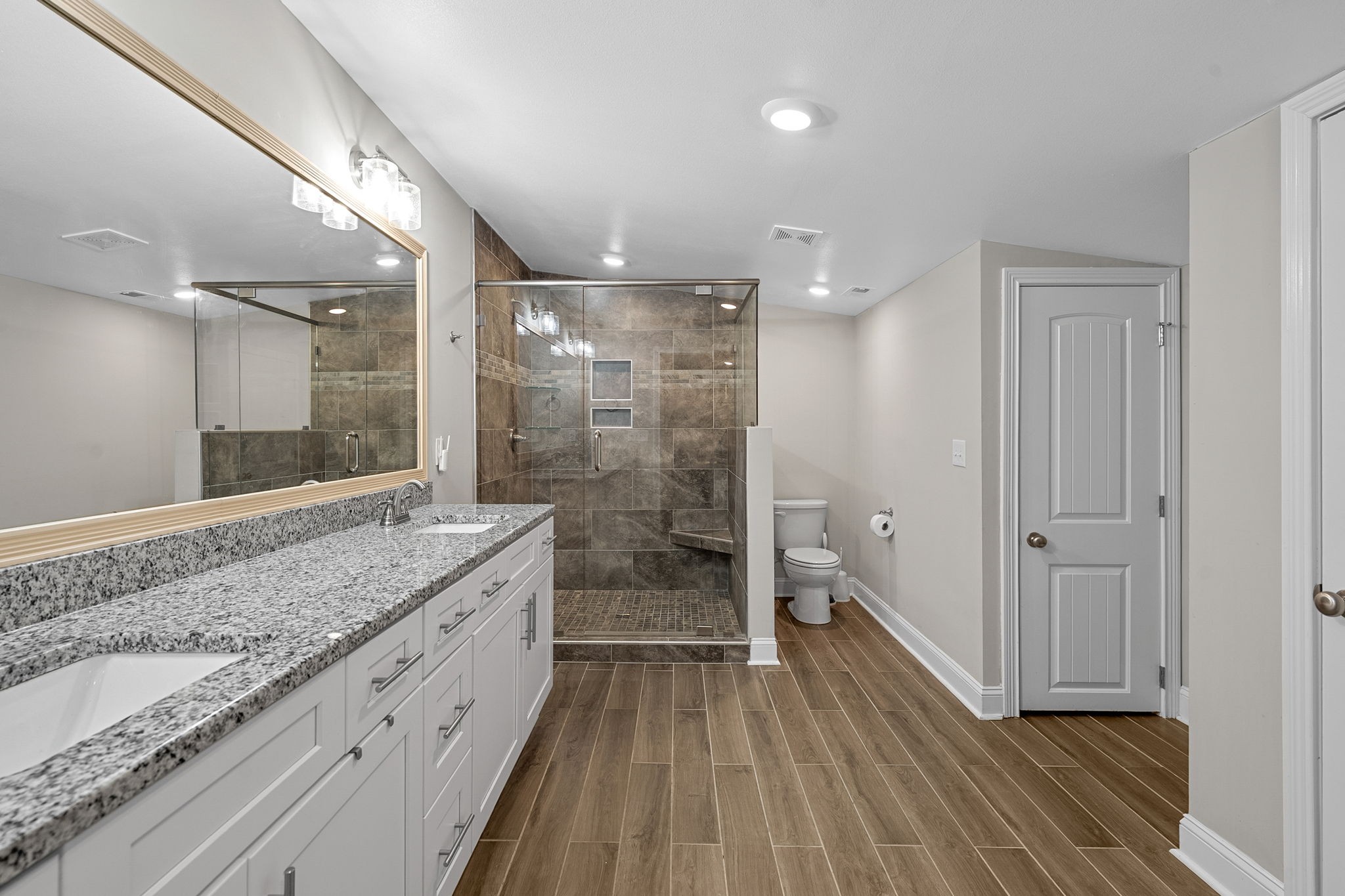 Clarksville, Tennessee, 37040, United States, 4 Bedrooms Bedrooms, ,3 BathroomsBathrooms,Residential,For Sale,1988852