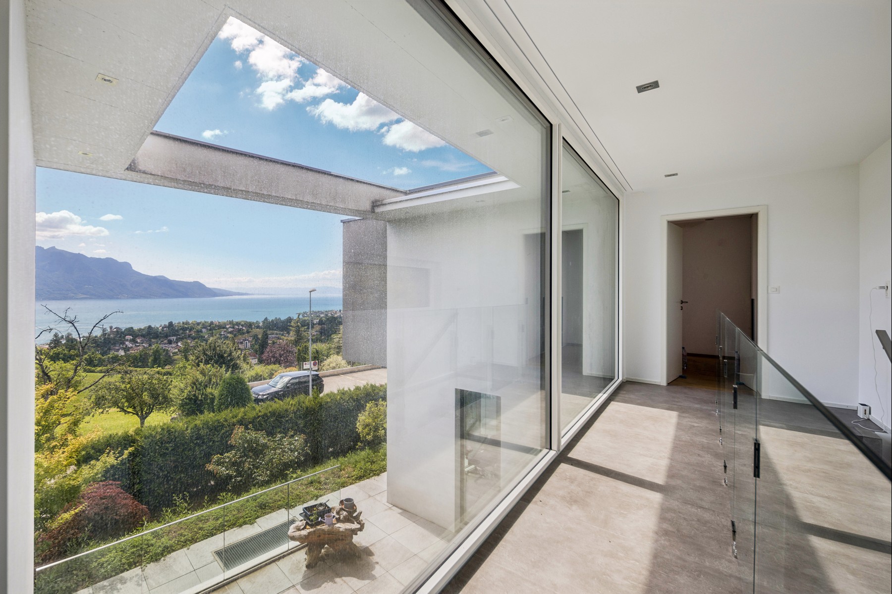  Panoramic view from this contemporary villa - 物件實景