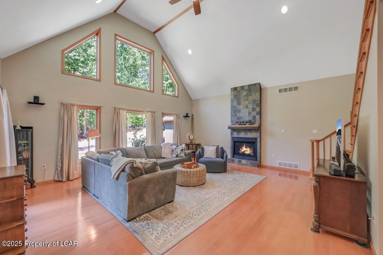 Mountain Top, Pennsylvania, 18707, United States, 4 Bedrooms Bedrooms, ,5 BathroomsBathrooms,Residential,For Sale,1944925