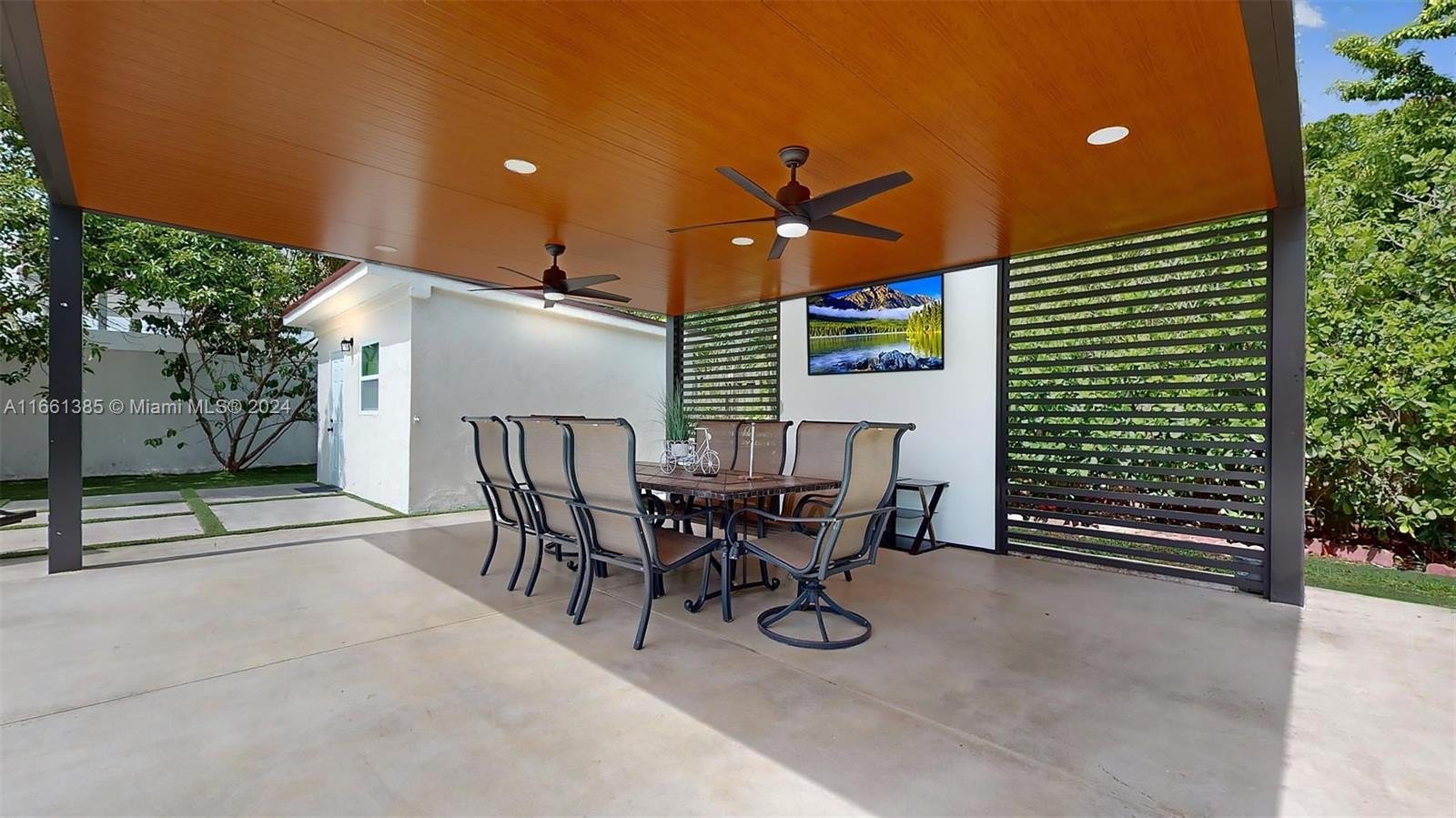 Miami, Florida, 33175, United States, 5 Bedrooms Bedrooms, ,4 BathroomsBathrooms,Residential,For Sale,1978992