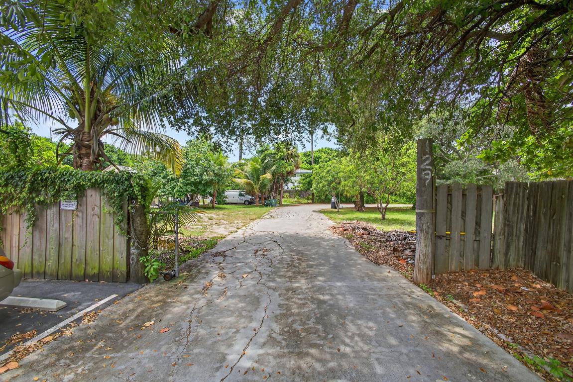 Greenacres, Florida, 33463, United States, 7 Bedrooms Bedrooms, ,6 BathroomsBathrooms,Residential,For Sale,1974684